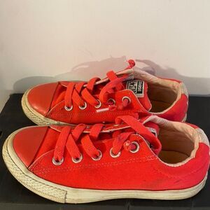 Converse youth size 1 hot pink